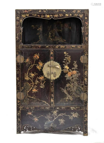 A LACQUERED AND PAINTED WOOD CABINET China, 20th