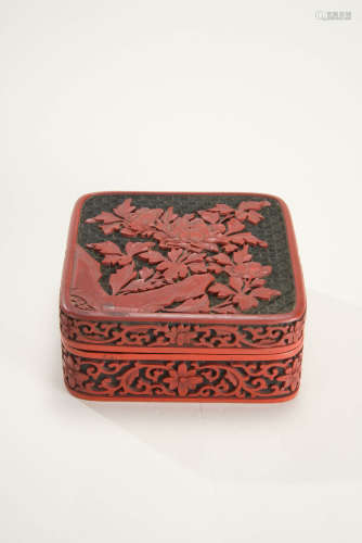 剔紅牡丹壽石紋四方蓋盒