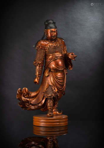 Feine Wächterfigur, wohl Guan Ping aus Holz mit Goldlackdeko...