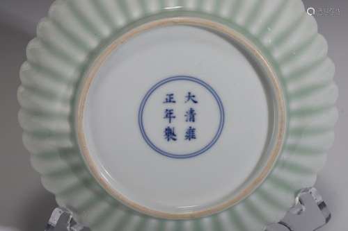 YONGZHENG DOUQING GLAZED CHRYSANTHEMUM PLATE