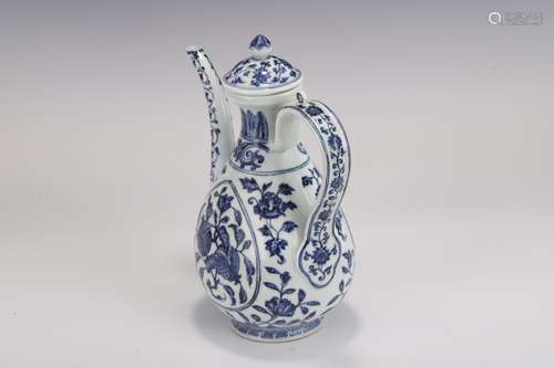 MING BLUE & WHITE FRUIT ABUNDANTS WINE POT