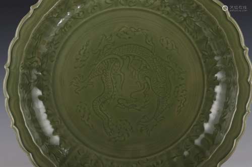 MING LONGQUAN CELADON BARBED RIM CHARGER