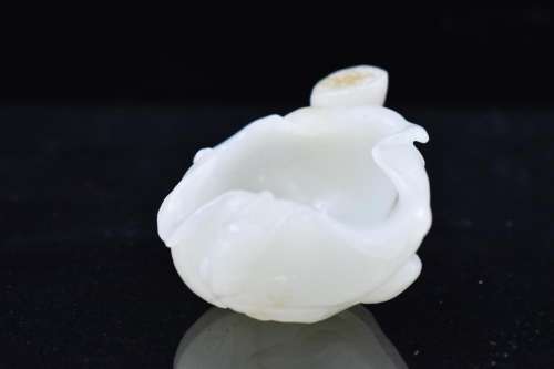A FINELY CARVED WHITE JADE OF LOTUS BRUSH WASHER