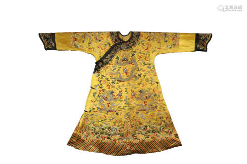 QING DYNASTY,YELLOW GROUND EMBROIDERY DRAGON ROBE
