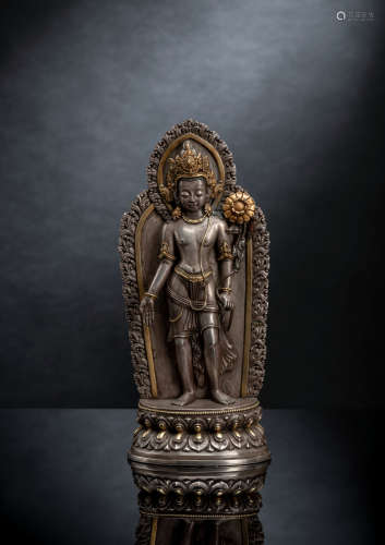 Sehr seltene und feine Figur des Padmapani aus Silber