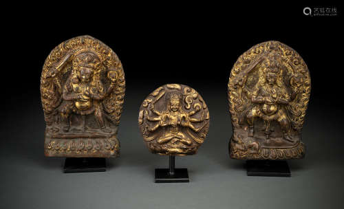Drei feuervergoldete Kupfer-Repoussé-Arbeiten mit Parvati, B...