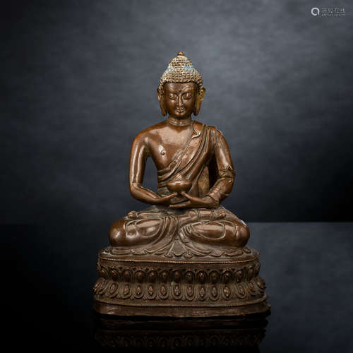 Bronze des Buddha Shakyamuni mit Resten von Farbfassung