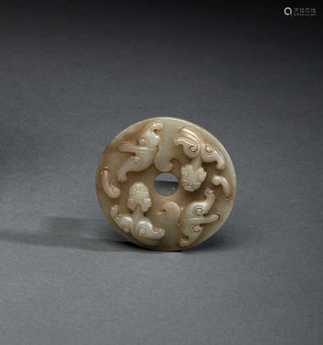 Bi-Scheibe aus Jade mit Chilong in Relief in grünbeiger Tönu...