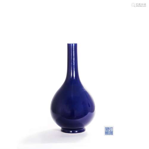 An Altar Blue-Glazed Bottle Vase