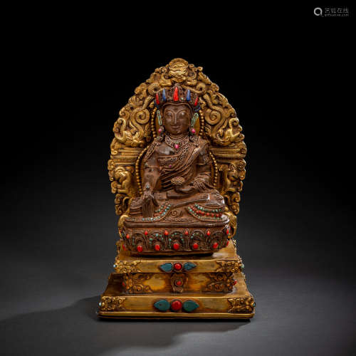 Figur des Buddha aus Bergkristall mit Steinen und vergoldete...