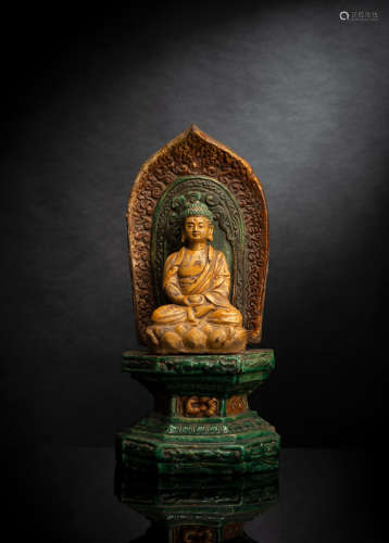 Sancai-farben glasierte Tonfigur des Buddha Shakyamuni auf e...