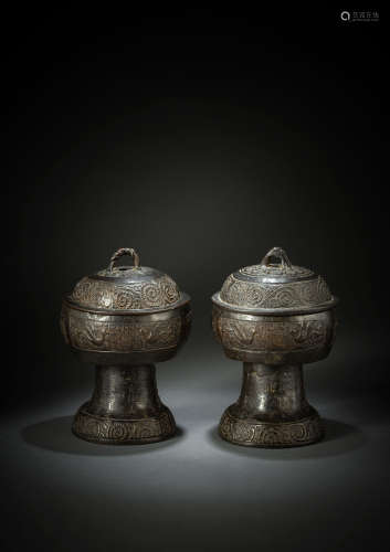 Paar seltene Altargefäße vom Typ 'deng' aus Bronze
