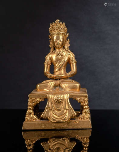 Feuervergoldete Bronze des Amitayus auf einem Thron sitzend ...