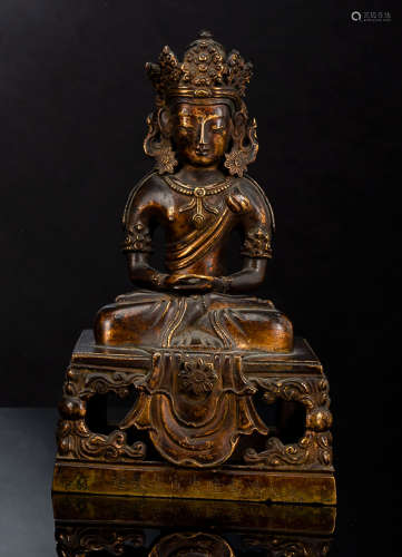 Feuervergoldete Bronze des Amitayus auf einem Thron