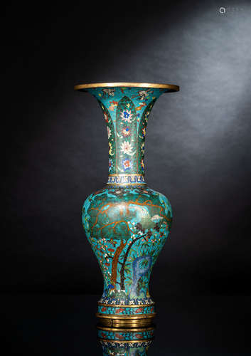 Seltene Cloisonné-Vase in Balusterfor mit Dekor von Eichhörn...