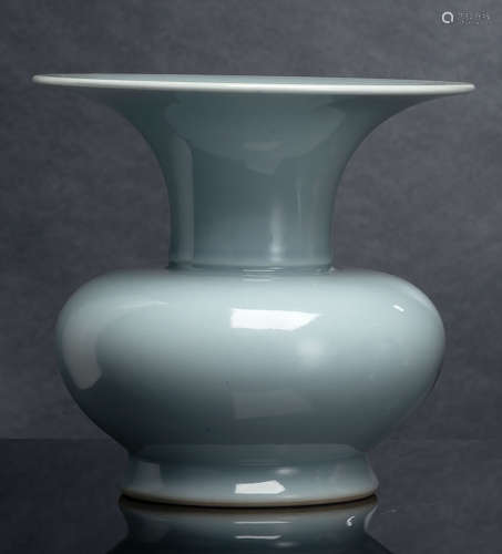 Clair-de-Lune-Vase in Form eines Spucknapf 'zhadou'
