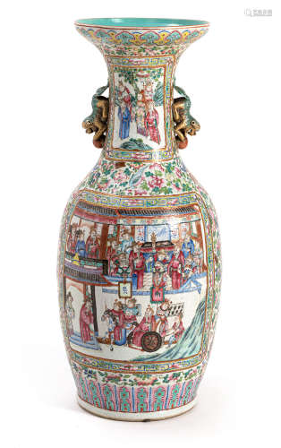 Große 'Famille rose'-Vase aus Porzellan mit Figurenszene
