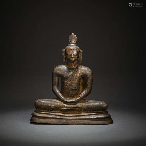 Bronze des Buddha Shakyamuni  auf einem flachen Podest