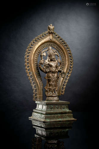 Bronze des Vishnu auf einem Sockel stehend