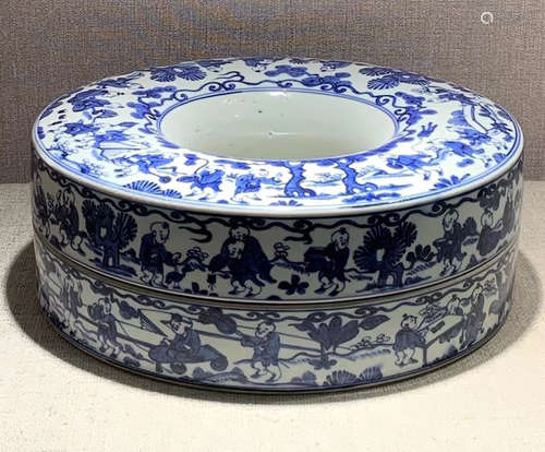 BLUE&WHITE GLAZE BOX PAINTED WITH FIGURE