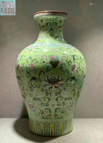 DAQINGQIANLONGNIANZHI MARK FAMILLE ROSE GLAZE VASE