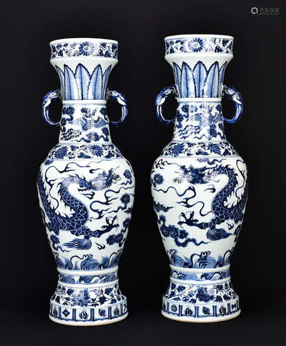 PAIR OF BLUE&WHITE GLAZE VASE PAINTED WITH DRAGON