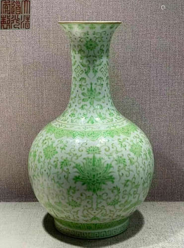 DAQINGDAOGUANGNIANZHI MARK GREEN&WHITE GLAZE VASE