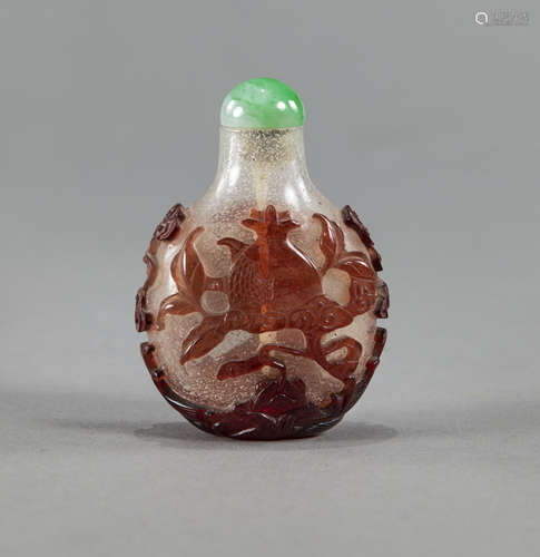 Snuffbottle aus Schneeflocken-Glas mit rotem Überfang von Em...