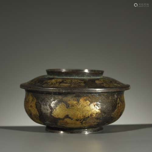 TANG DYNASTY,PARCEL-GILT SILVER BOX AND COVER