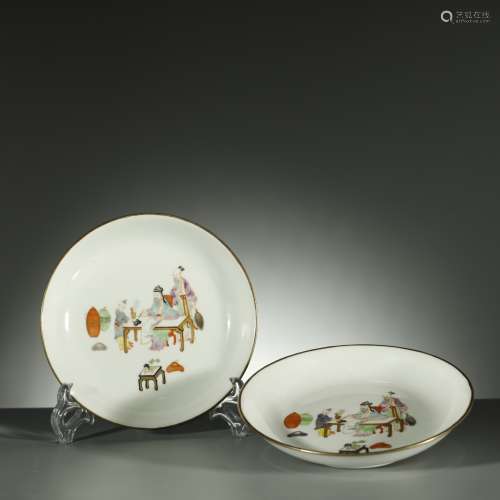 QING DYNASTY,A PAIR OF FAMILLE-ROSE DISHS
