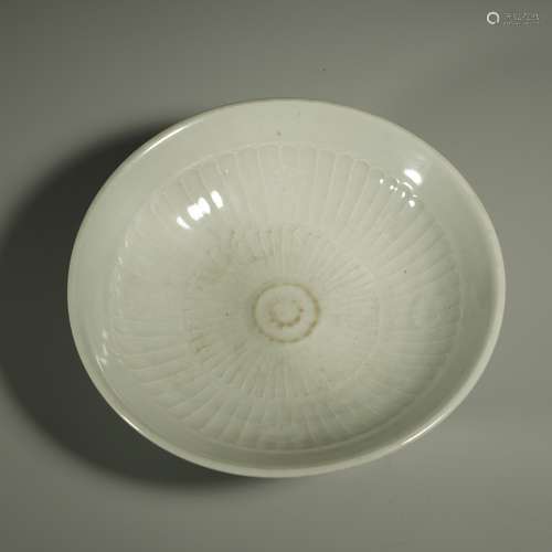 SONG DYNASTY,A FINE CELADON-GLAZED TEA CUP