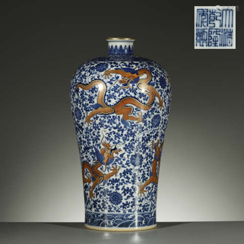 A FINE BLUE AND WHITE GLAZED GILT-DECORATED DRAGON VASE,MEIP...