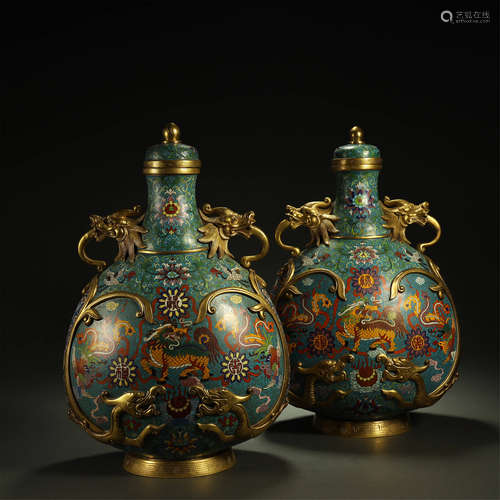 QING DYNASTY,A PAIR OF GILT-BRONZE CLOISONNE ENAMEL VASES