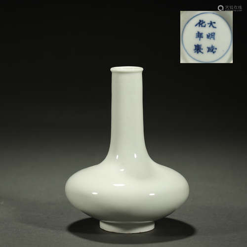 SONG DYNASTY,A FINE QINGBAI GLAZED VASE