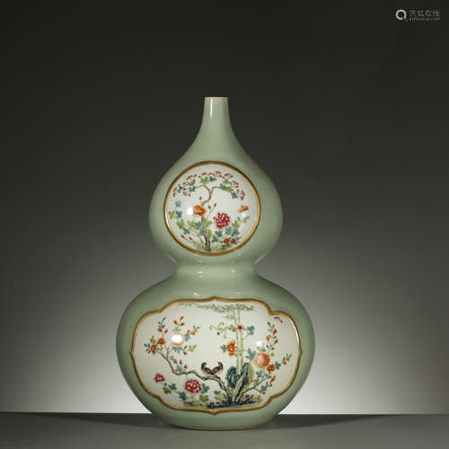 QING DYNASTY,FAMILLE-ROSE DOUBLE-GOURD VASE