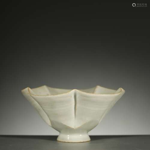 SONG DYNASTY,HUTIAN CELADON-GLAZED MALLOW-SHAPED BOWL