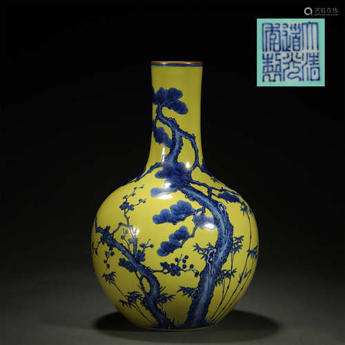 QING DYNASTY,YELLOW GROUND BLUE GLAZED VASE