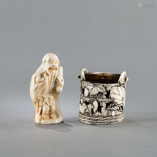 Zwei Netsuke aus Keramik und Elfenbein, Korb und Figur