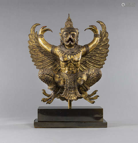 Lackvergoldete und gefasste Bronze des Garuda