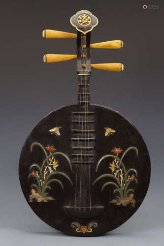 LACQUER WOOD WITH GEM DECORATED PIPA