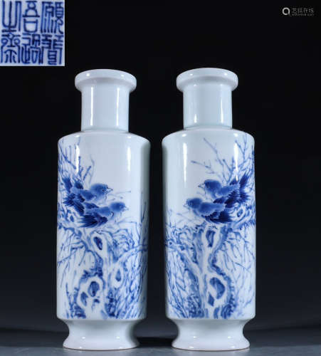 PAIR OF BLUE&WHITE GLAZE VASES