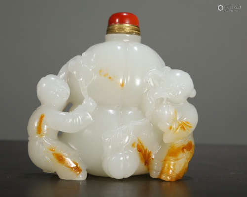 FINE WHITE TALLOW JADE CARVED SNUFF BOTTLE