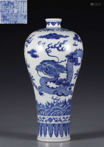 QIANLONG MARK BLUE&WHITE GLAZE VASE