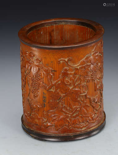 BAMBOO CARVED SQUIRREL PATTERN BRUSH POT
