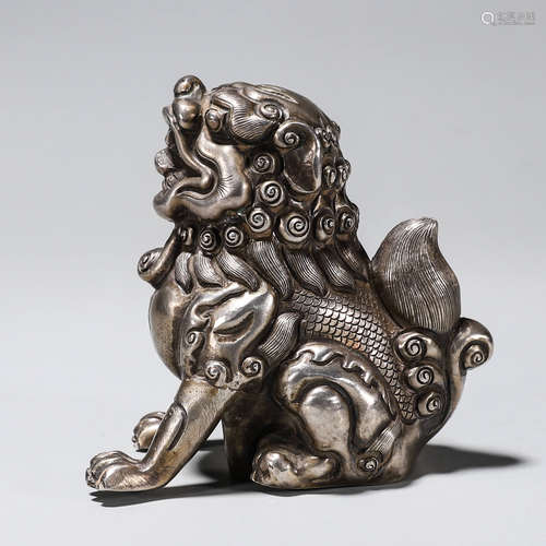 A silver lion paperweight