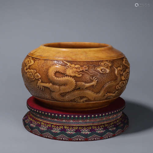 A cloud and dragon patterned Tianhuang stone brush washer