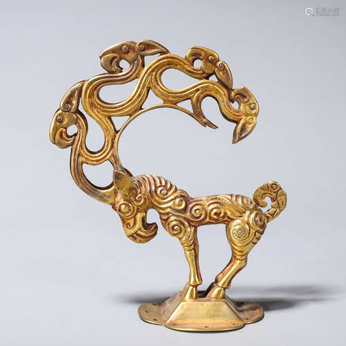 A gilding silver auspicious deer ornament