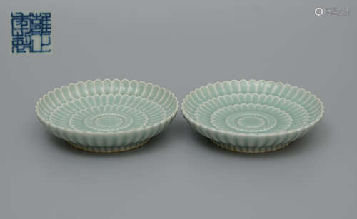 Yongzheng Pale Green Glaze Flower-Mouth Dish