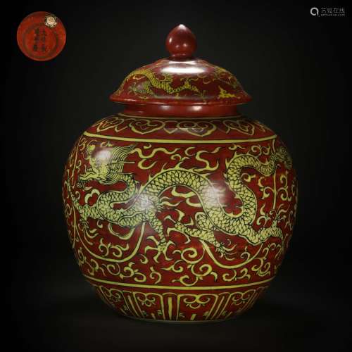Red Based Yellow Glazed vase in Dragon Grain from Ming