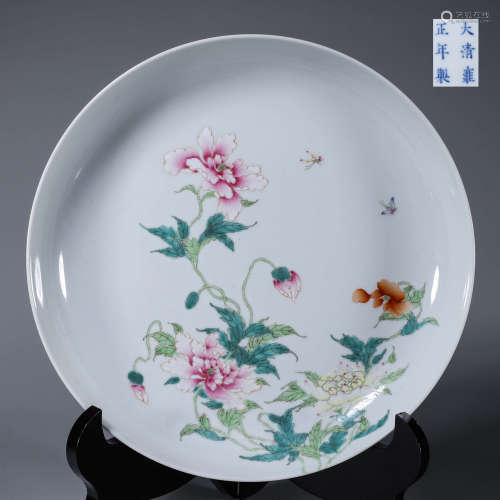 A famille rose flower and butterfly porcelain plate